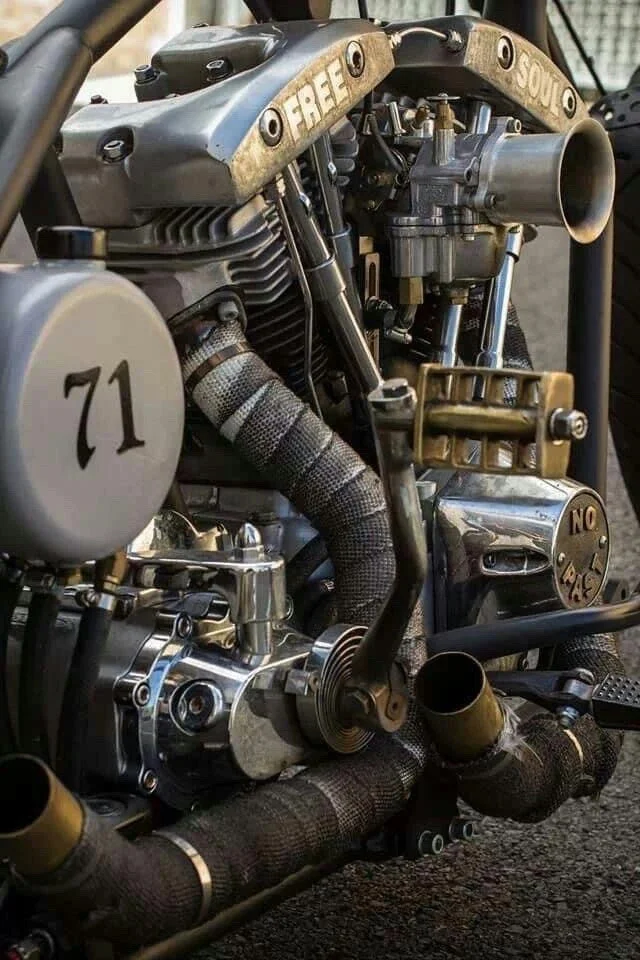 据说纯爷们都喜欢大马力发动机