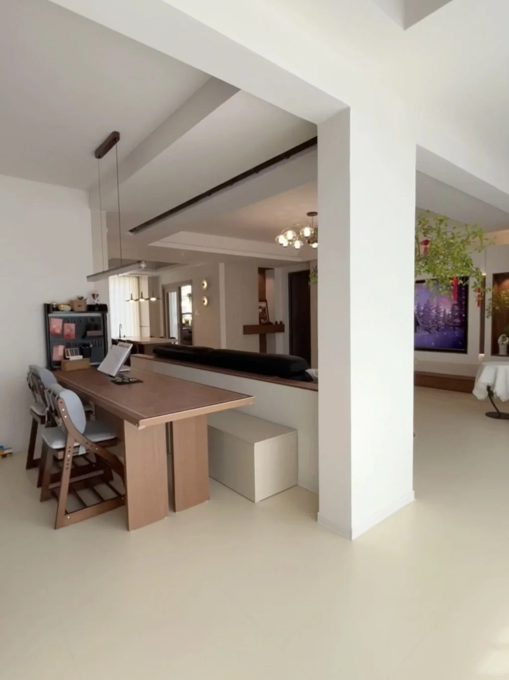 空间放大术,一半客厅一半书房