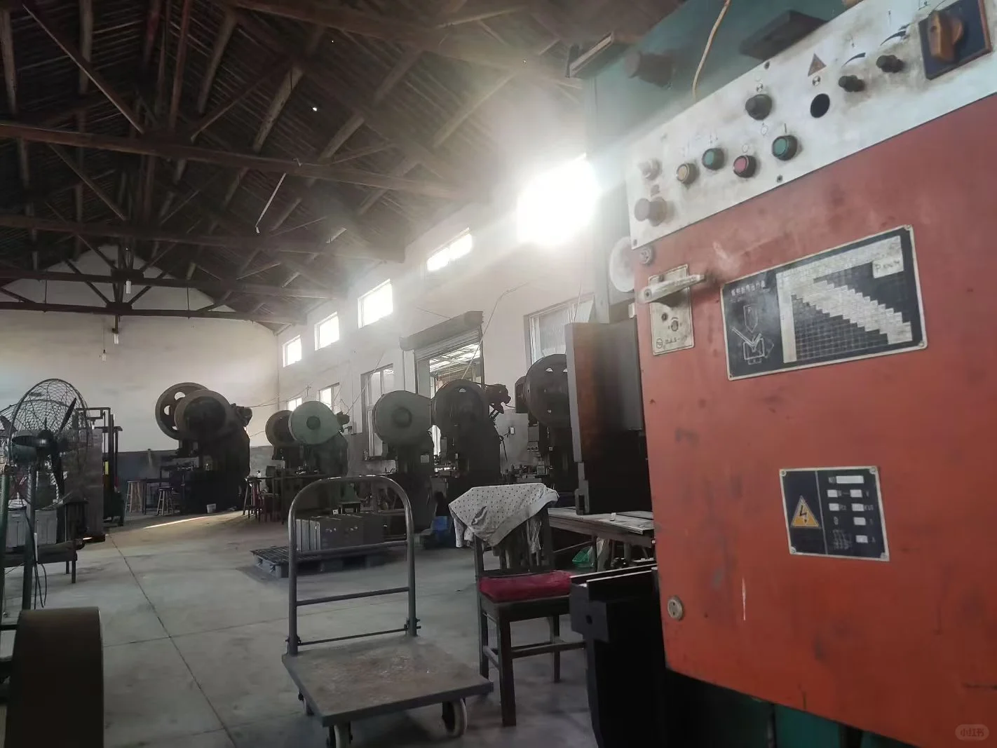 爸妈守了十几年的冲压小厂，想接点新订单