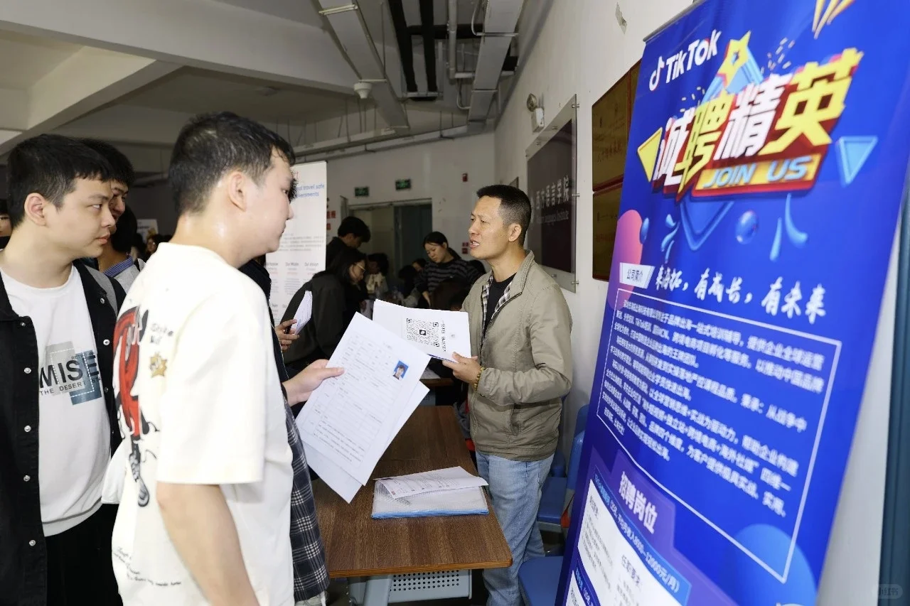 直击湖外秋招招聘会