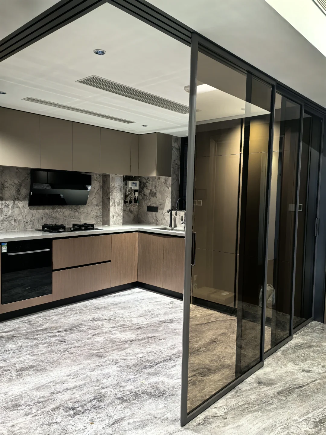 我真的厨房！我的护墙板！