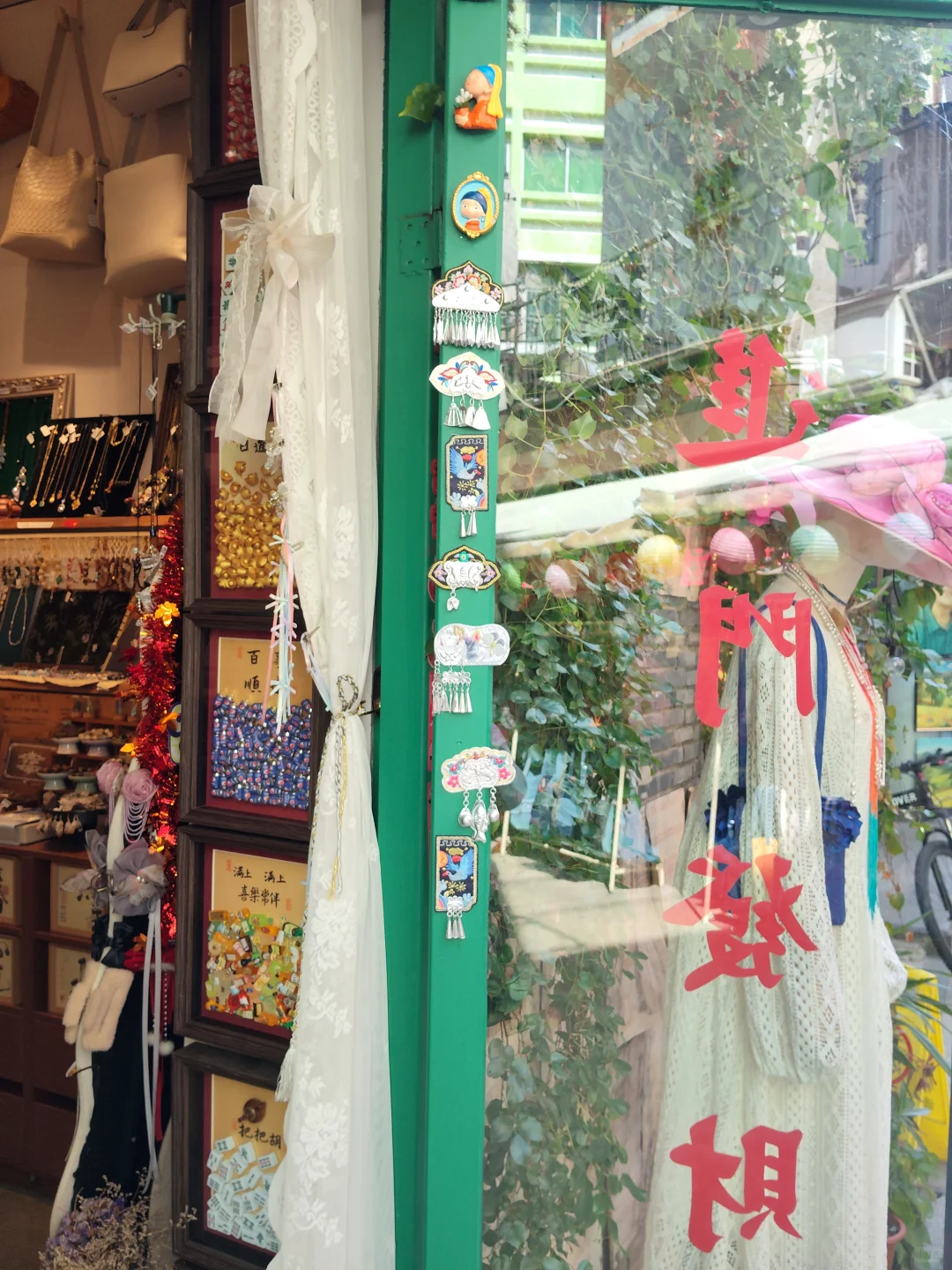 现在饰品店也这么卷吗？像闯入了童话世界