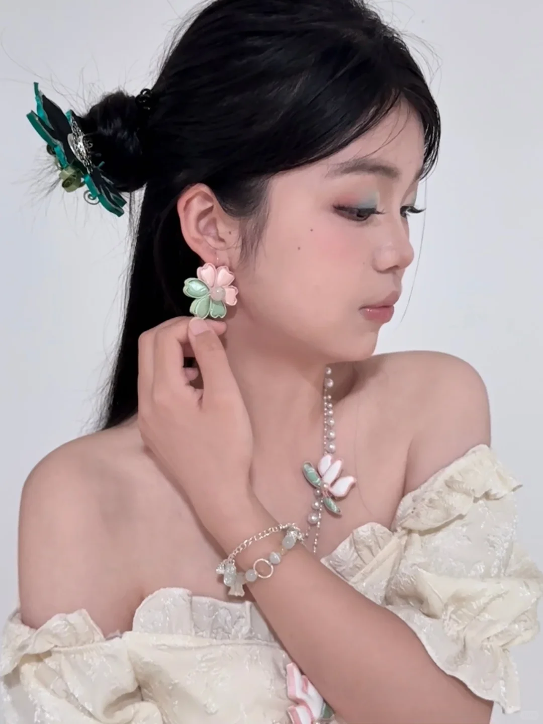 非遗盘扣叛逃衣襟，杀疯首饰界！