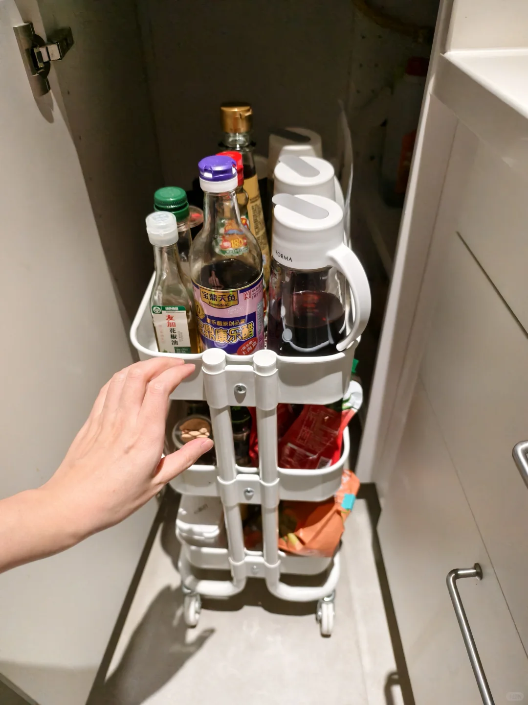 宜家推车调味料收纳，转角柜的完美方案