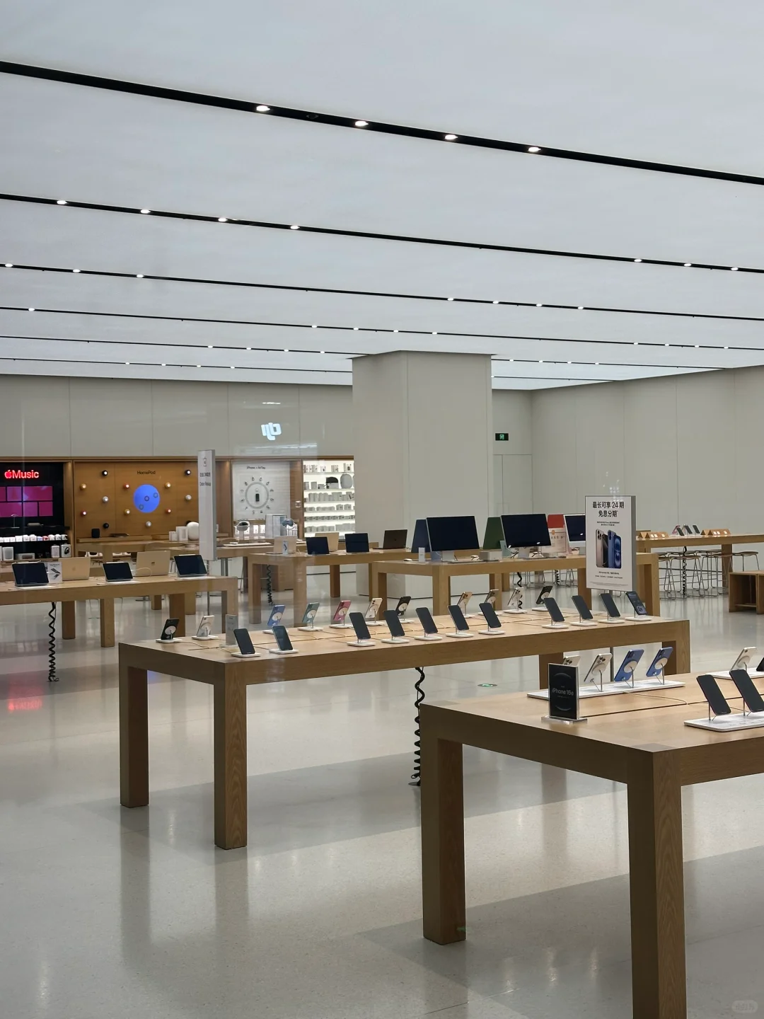透过300万一块玻璃看闭店后的Apple Store