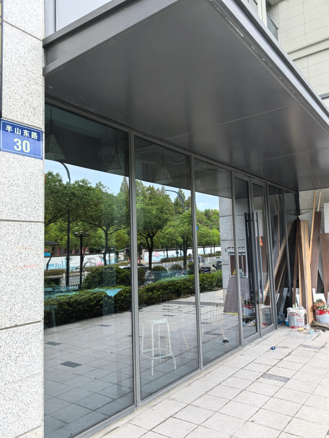 ‼️谁来拯救一下面包店这大骗面积玻璃门