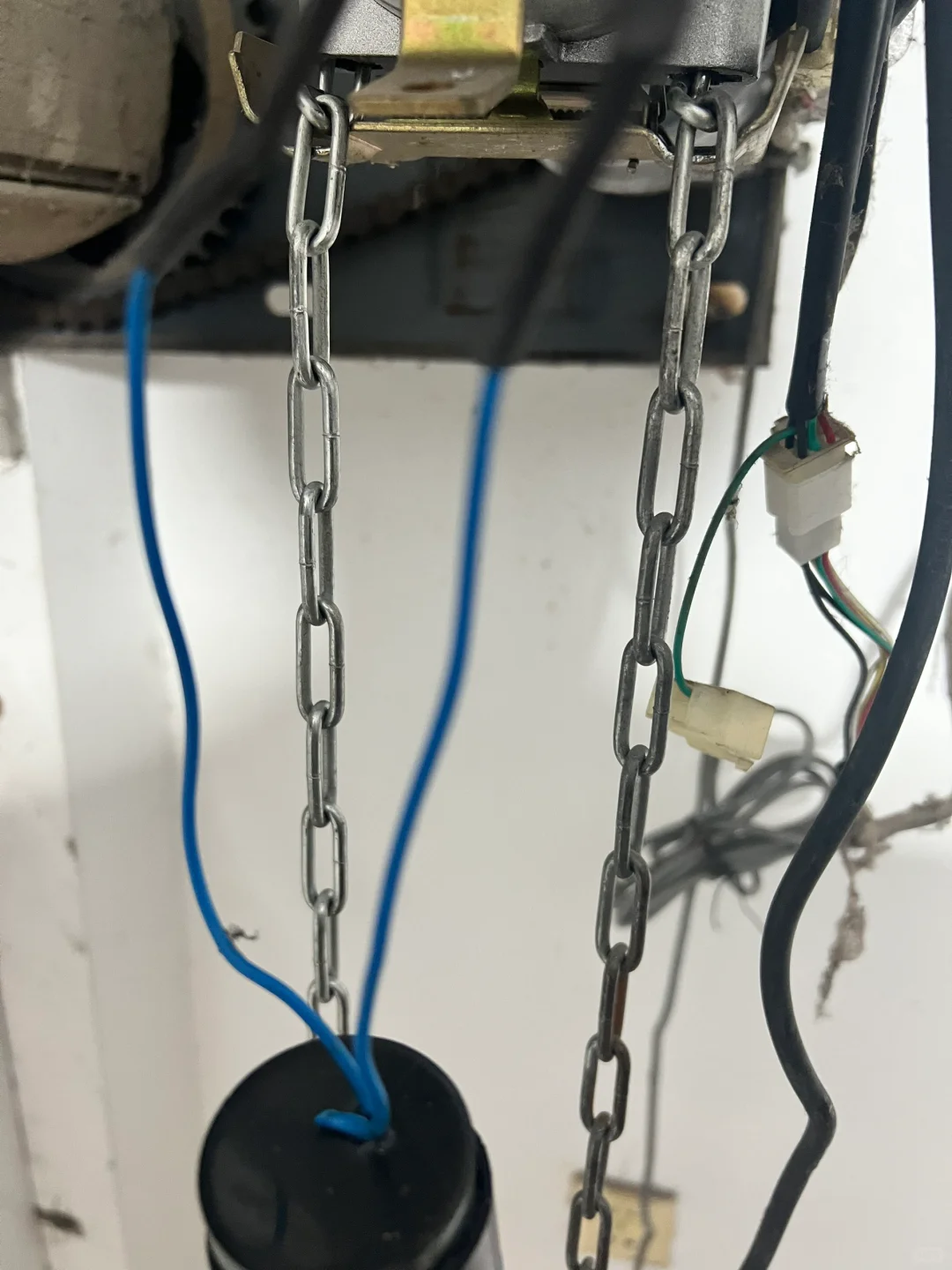 ?12元vs800元！卷帘门维修大冤种避雷指南