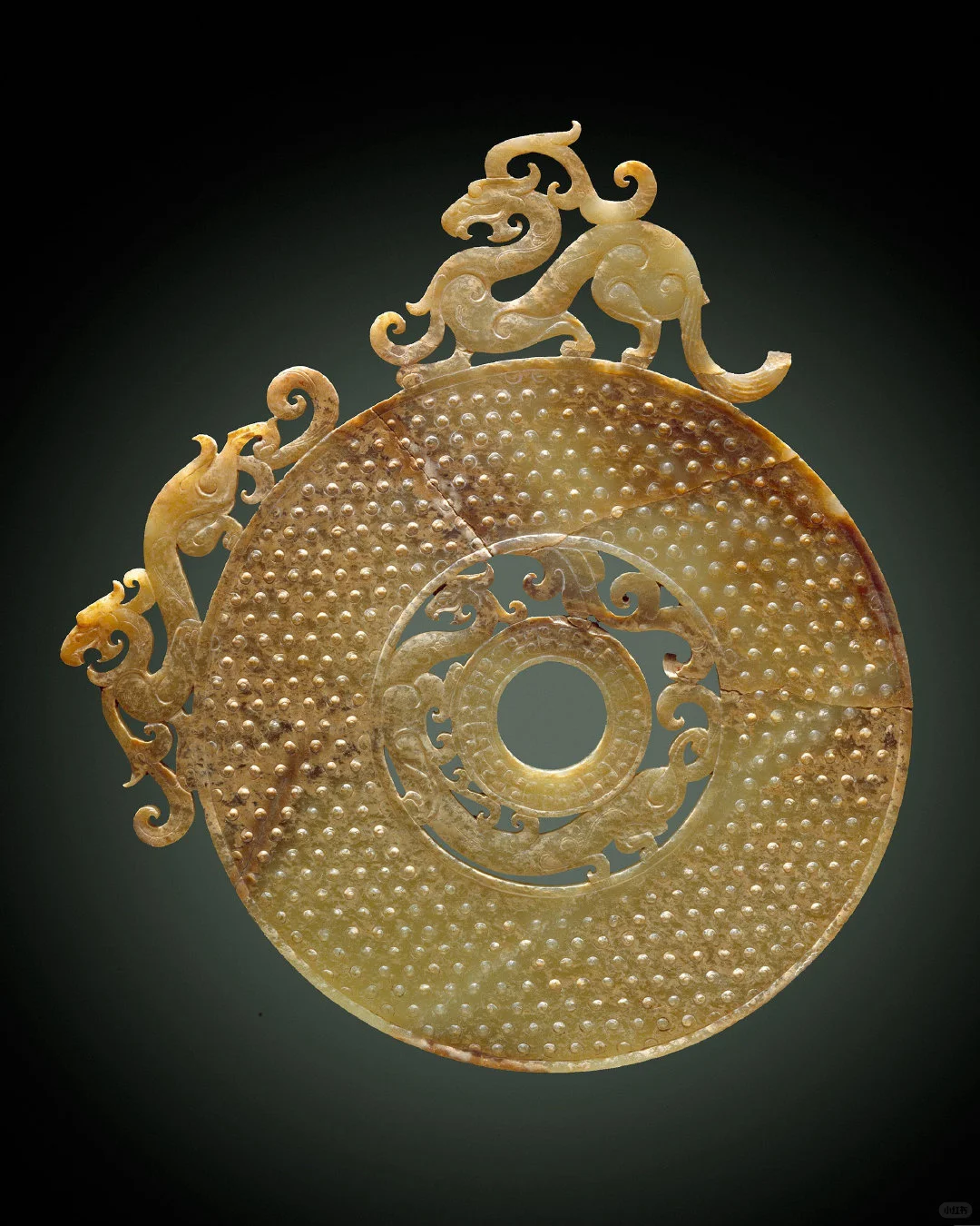 堪称翘楚的战国白玉透雕龙凤纹璧