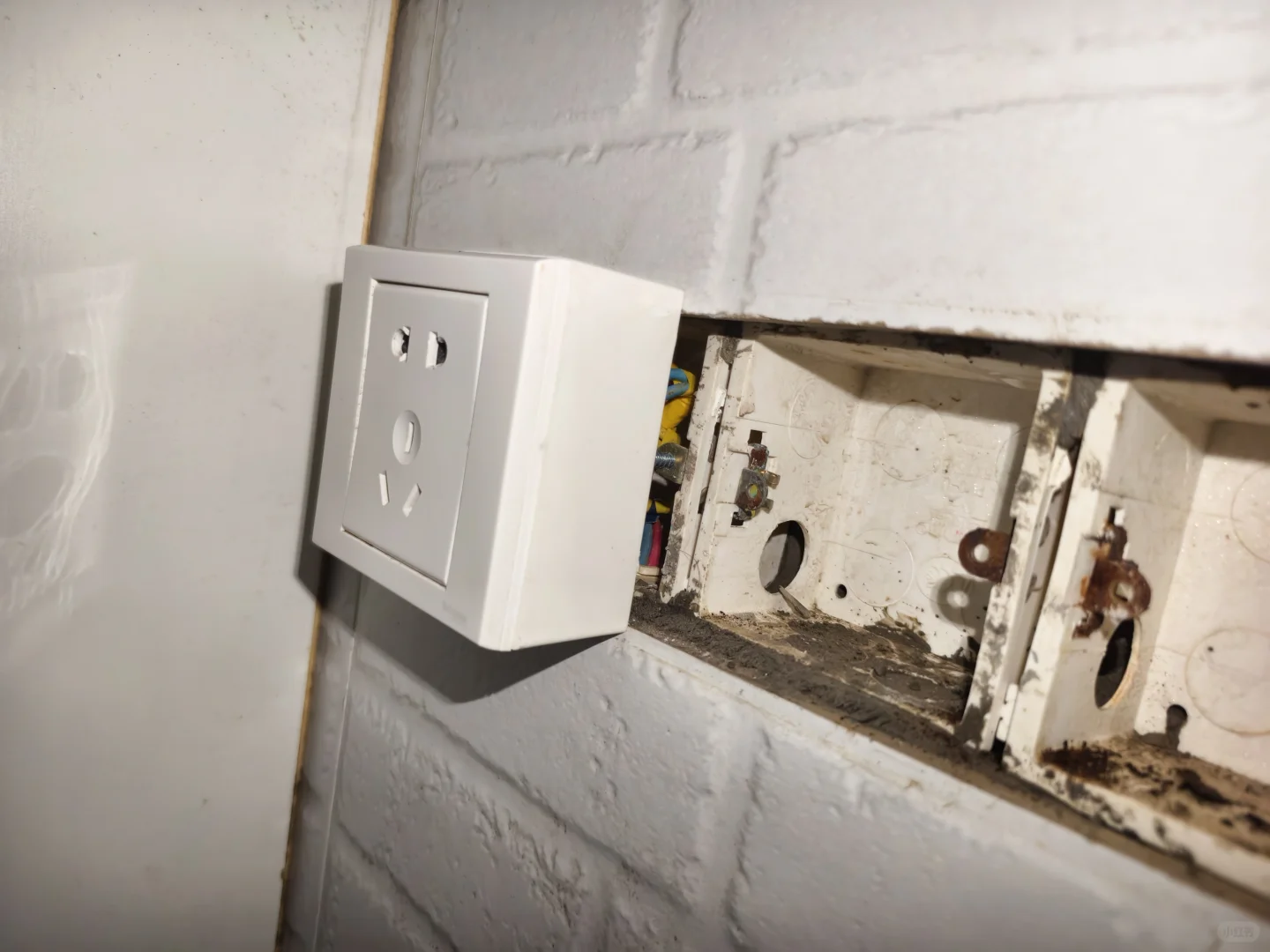 南京电工上门维修,快速响应,服务至上!