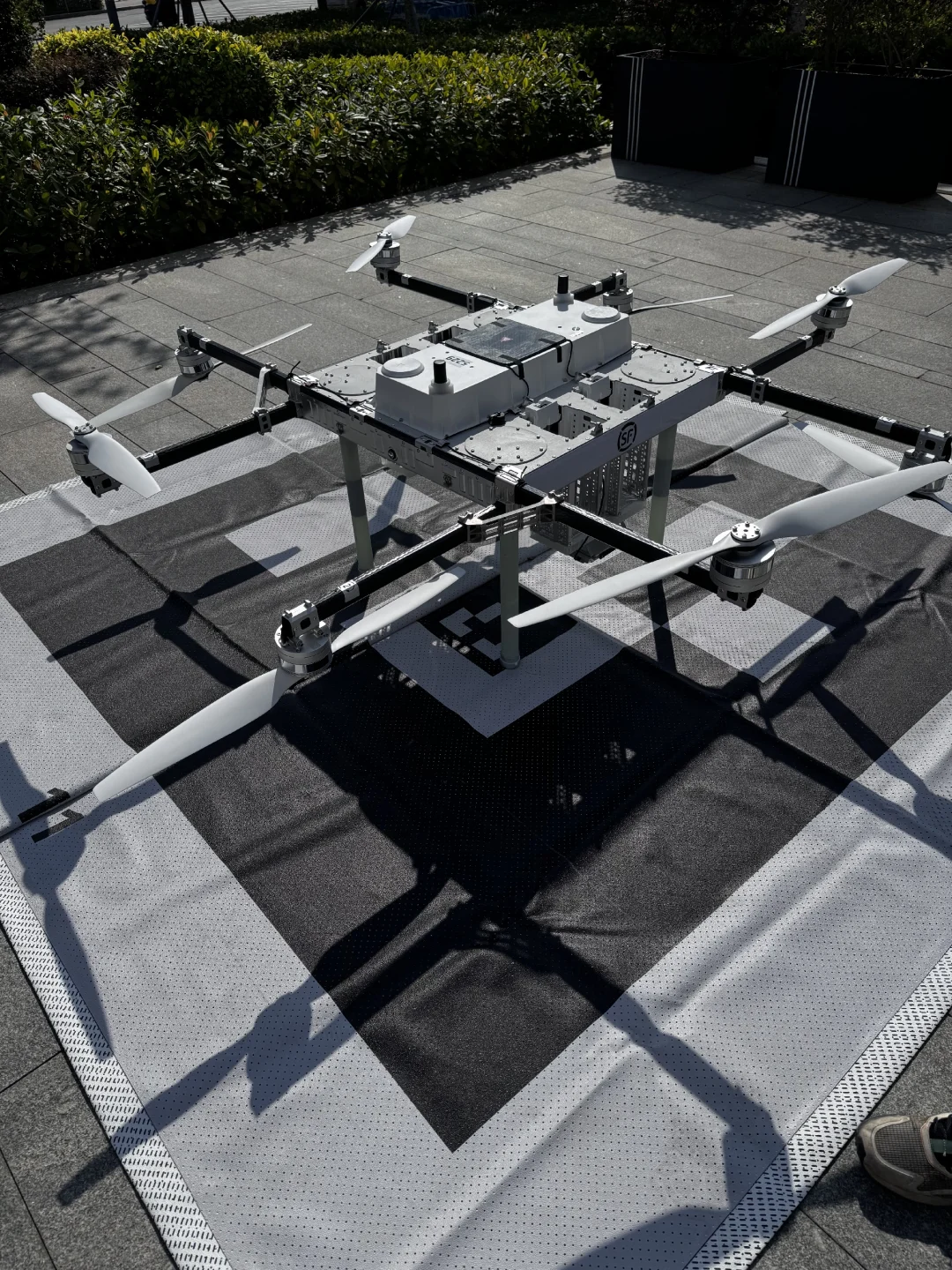 新款无人机_快递的未来