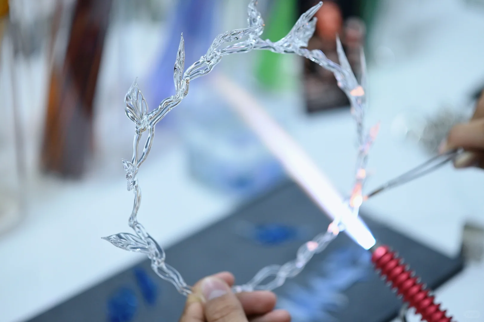 来景德镇只打卡一件事：做玻璃皇冠！