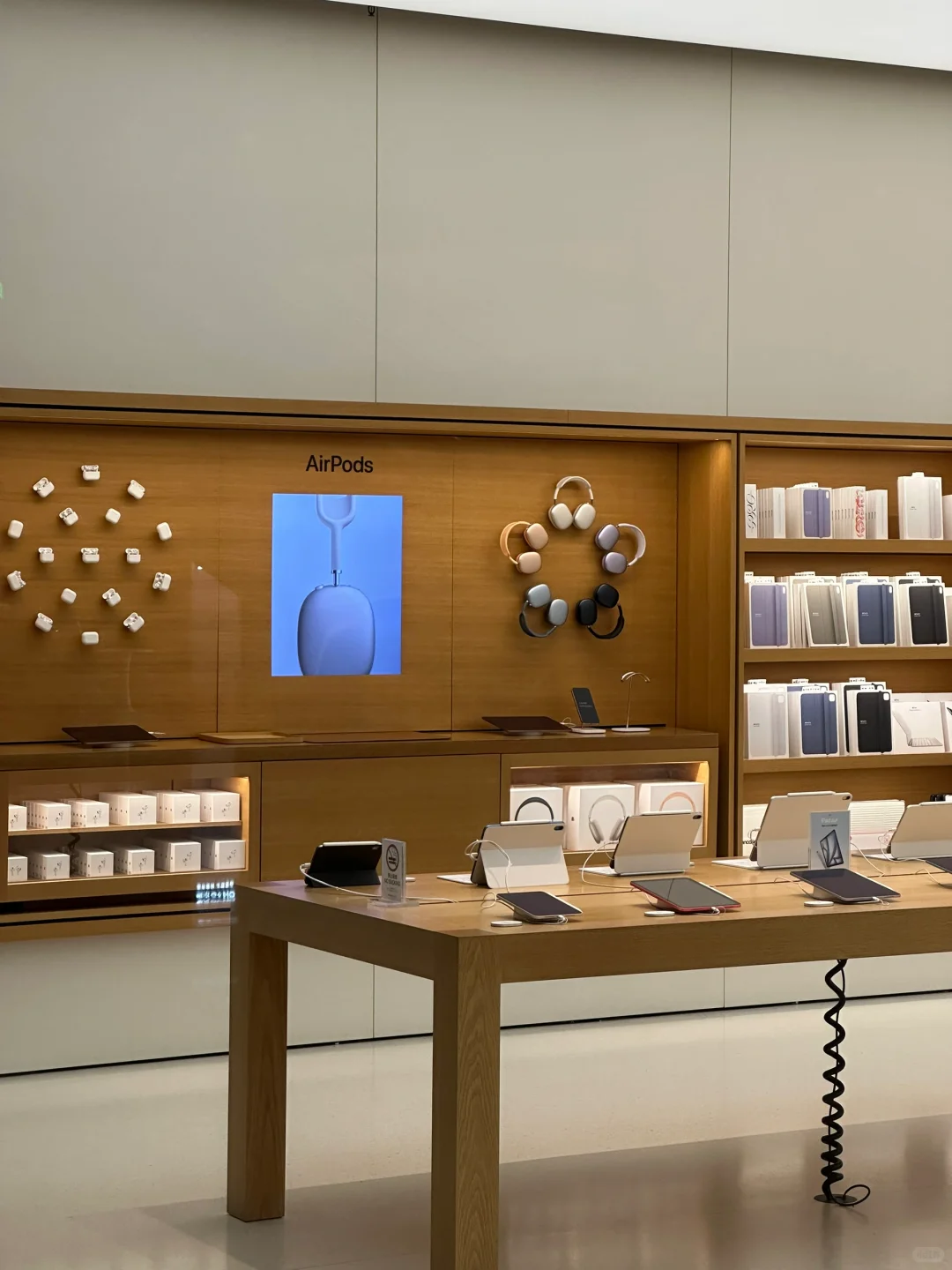 透过300万一块玻璃看闭店后的Apple Store