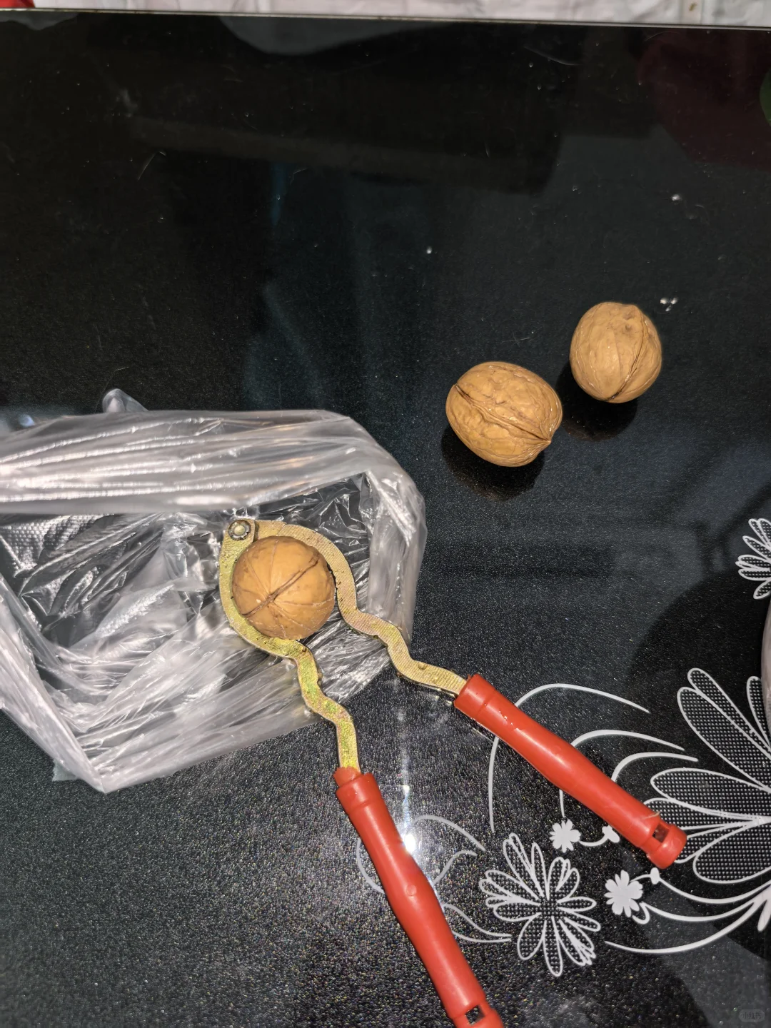 用这个工具核桃分分钟就开！