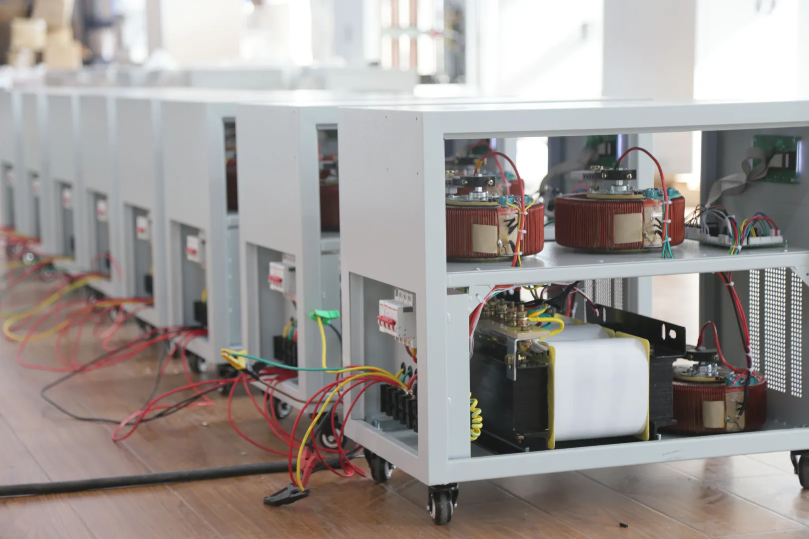 选择三相稳压器的五大关键因素