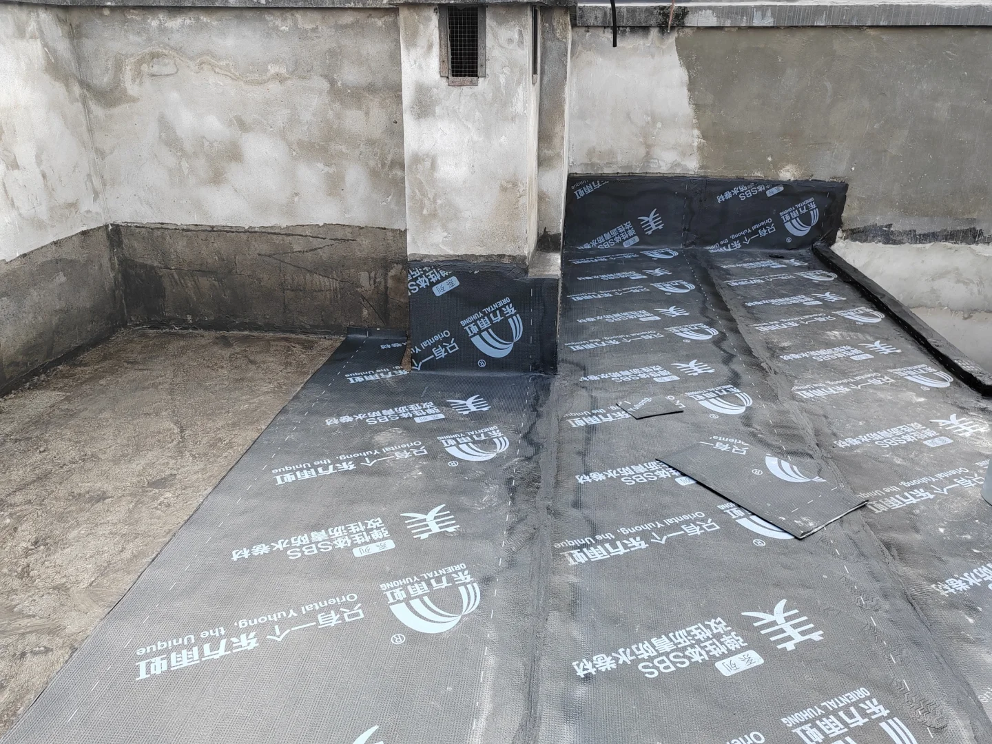 顶楼防水做了，准备上面再搭个钢架棚