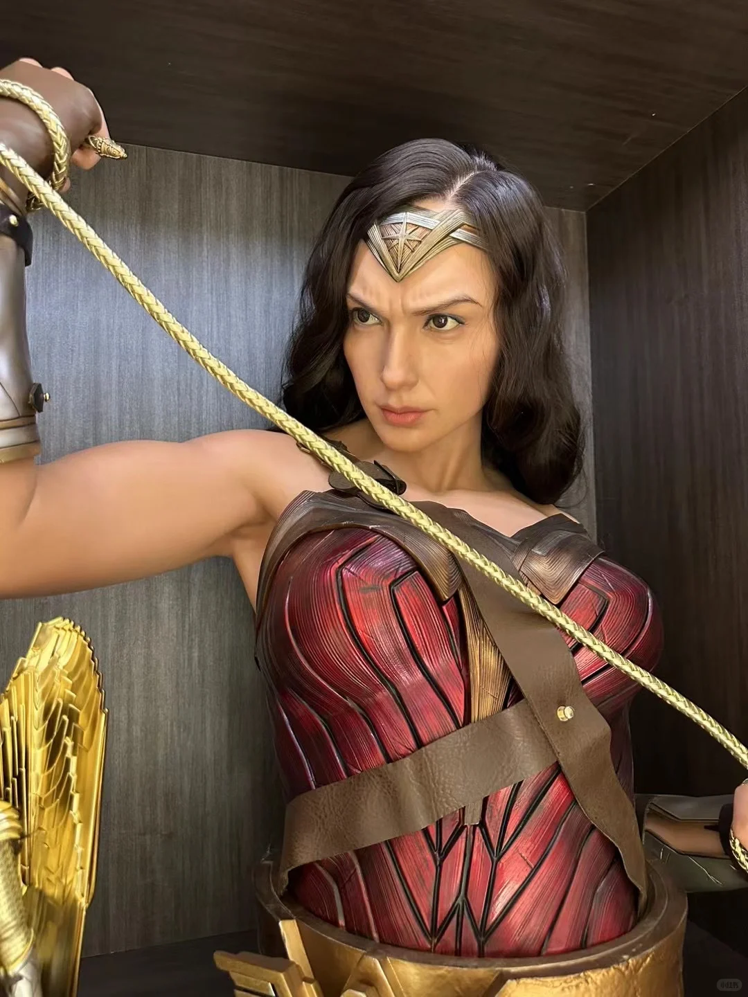 惊呆我了，朋友家地下室还藏着一套“房”