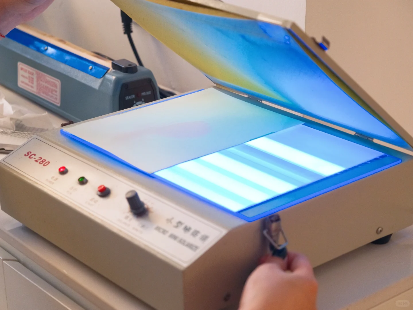 深圳回南天有蓝色晒版机的快乐