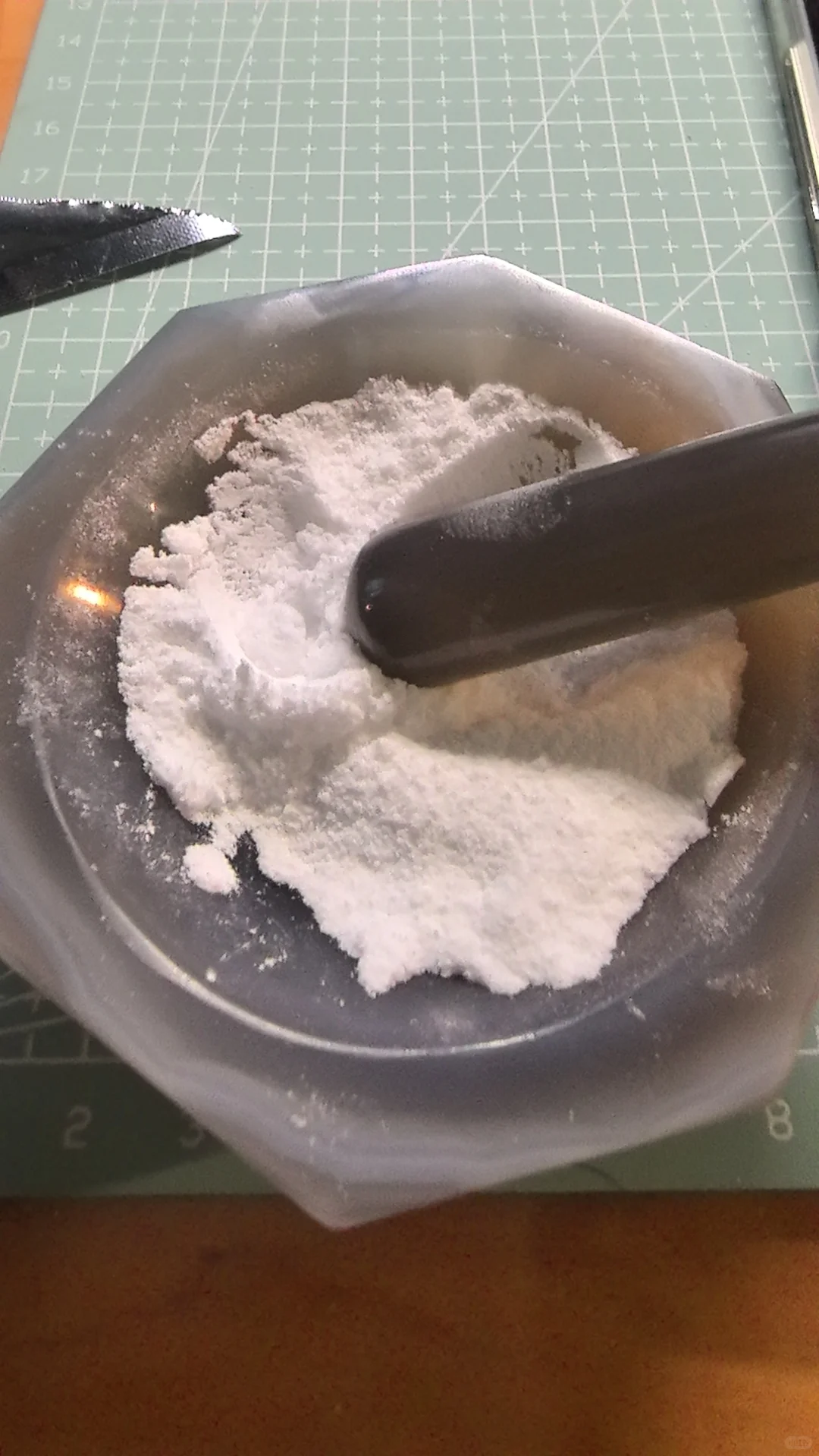 用实验室器材给蛙蛙?磨维生素 b 族