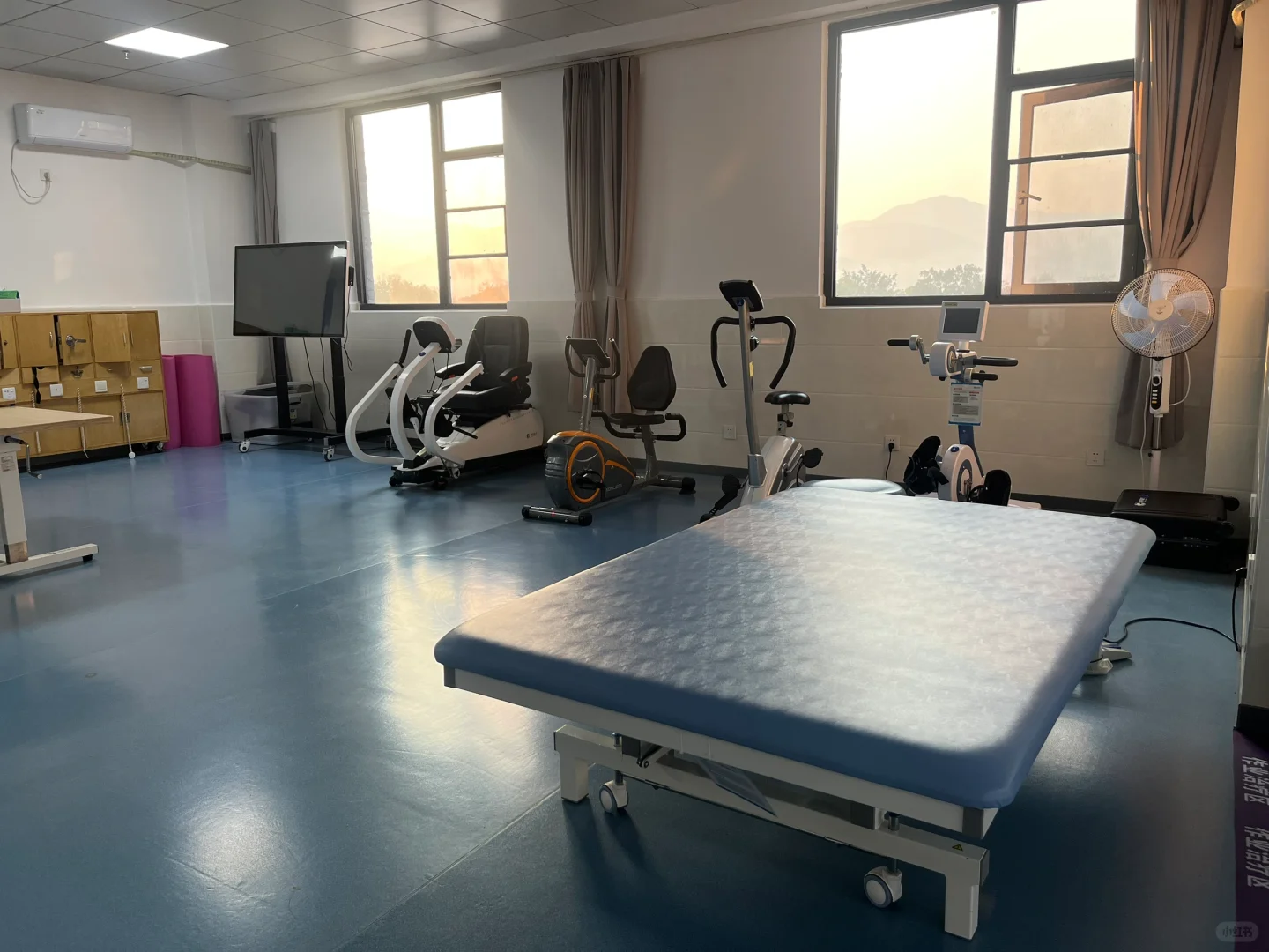 早晨八点半的康复大厅 好像一切都充满希望