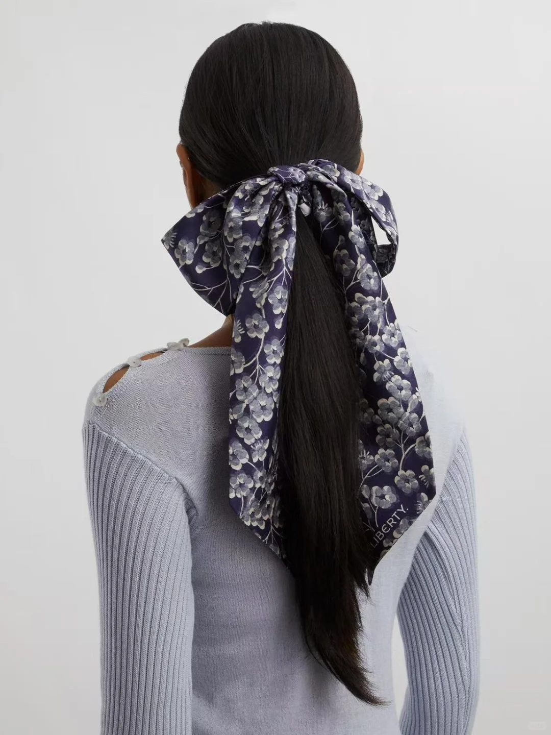 伦敦百年织物品牌公开的丝巾妙用?