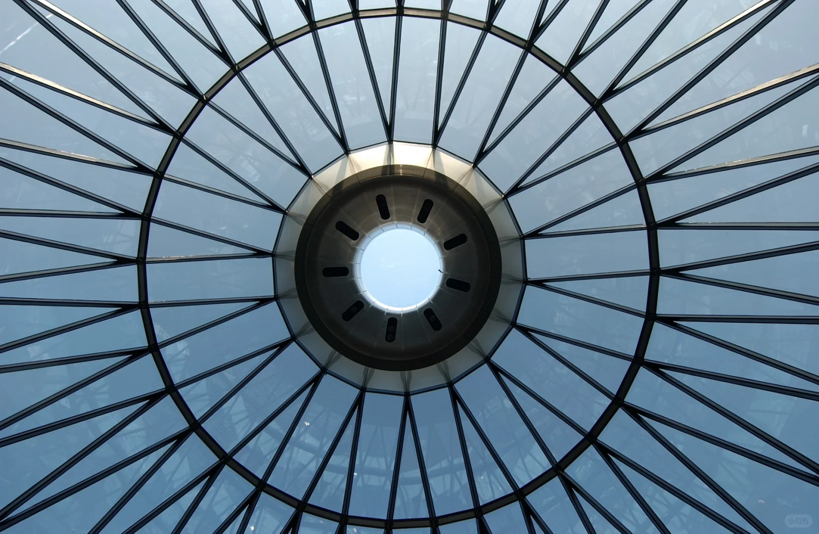 More details 嘎嘎干净的玻璃幕墙