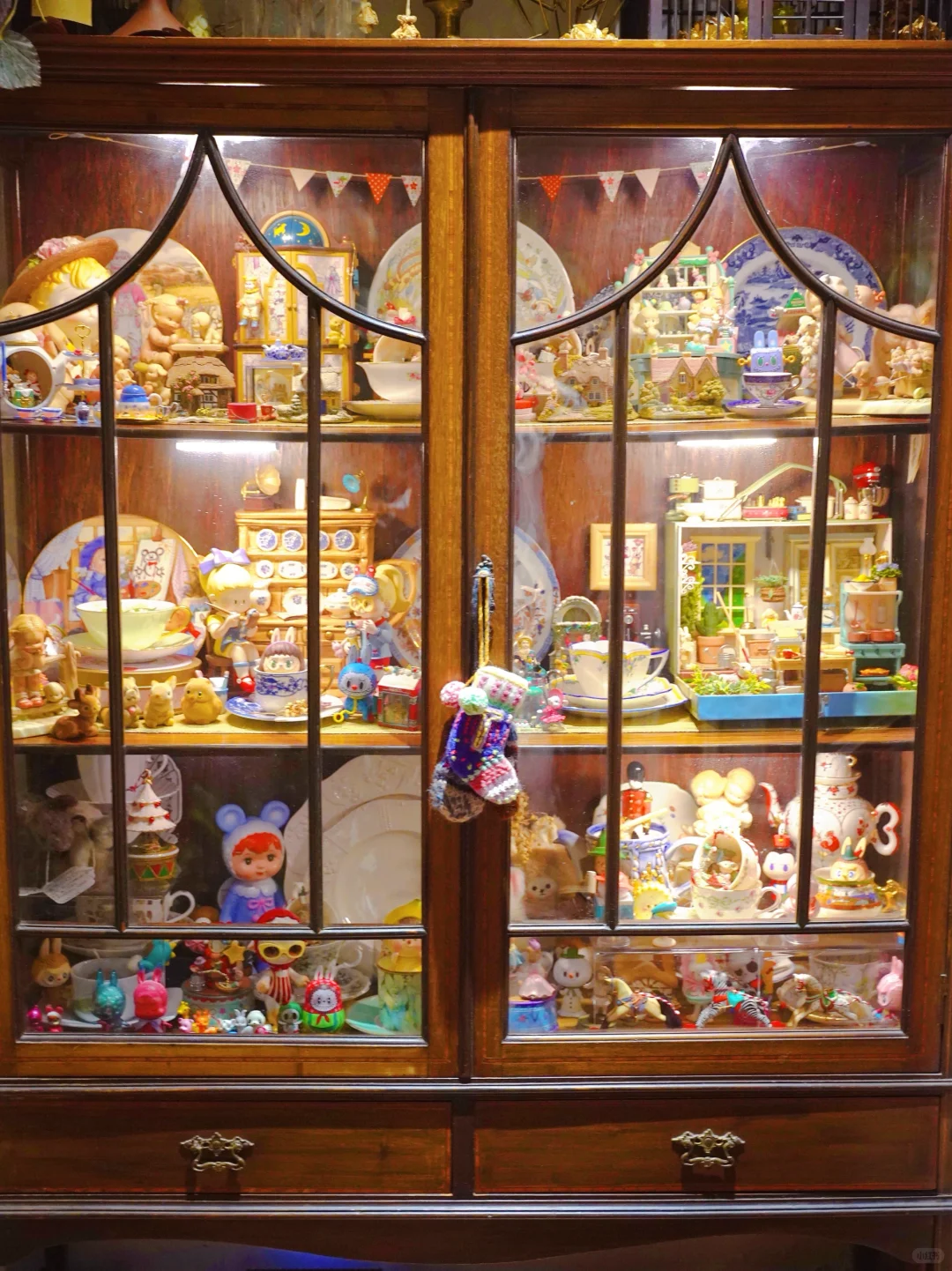 路过一家中古玩具店的柜子挪不开眼?