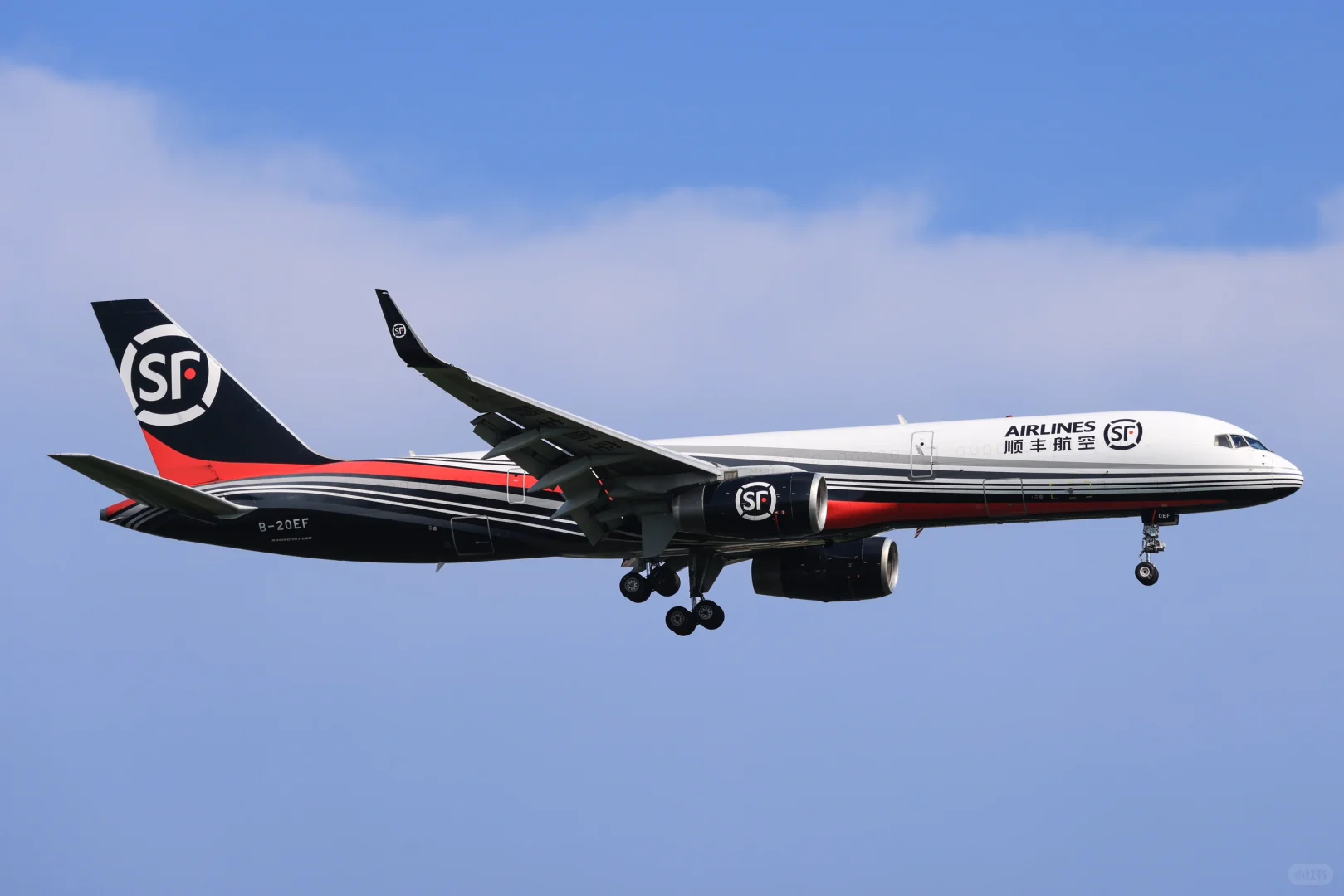 同一天的顺丰航空747和757，暴雨前后