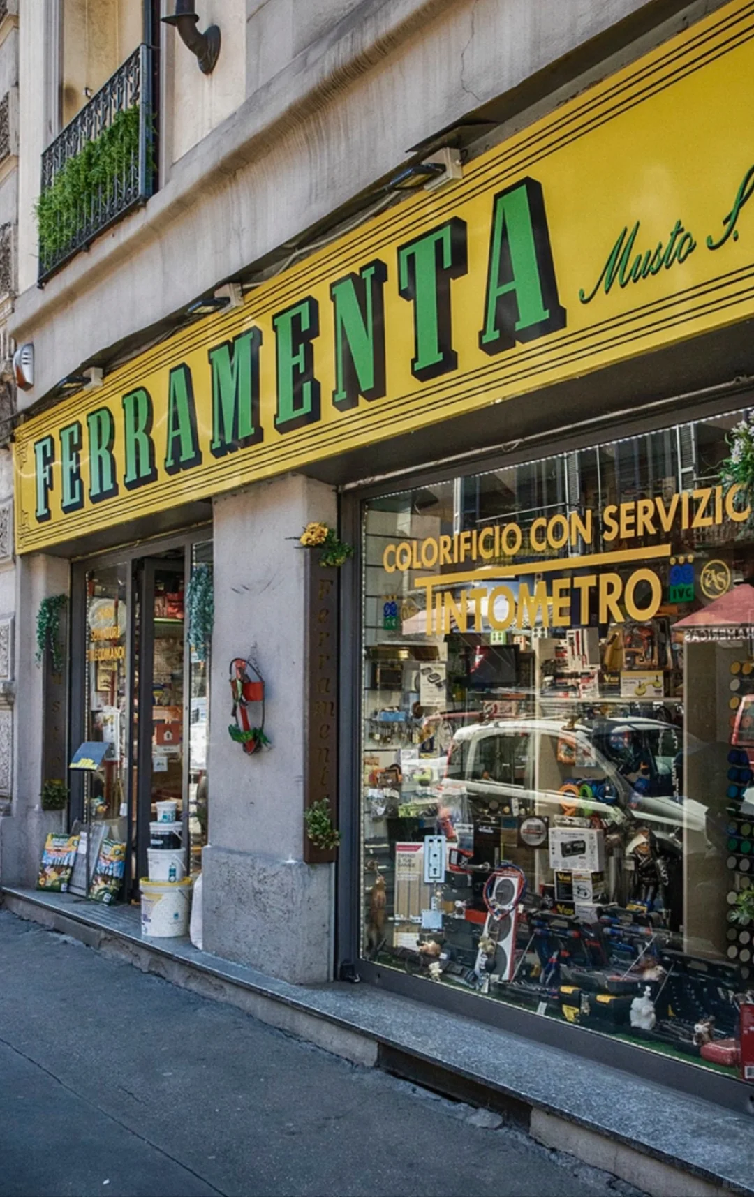 米兰五金店的密度设计