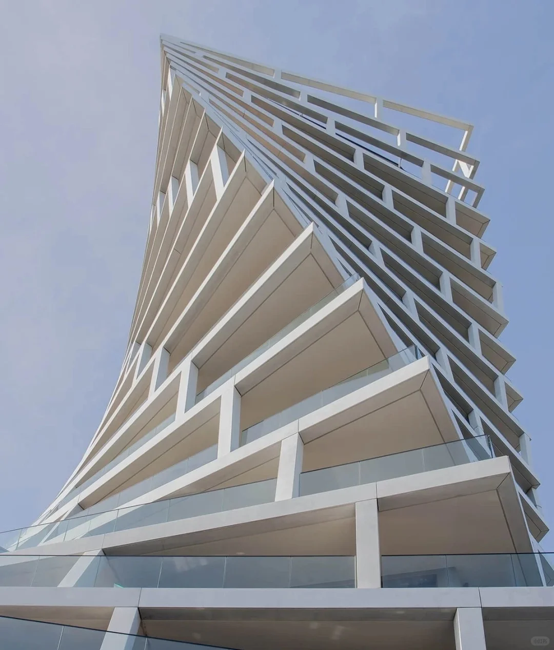 独特建筑的魅力：扭转建筑设计之美