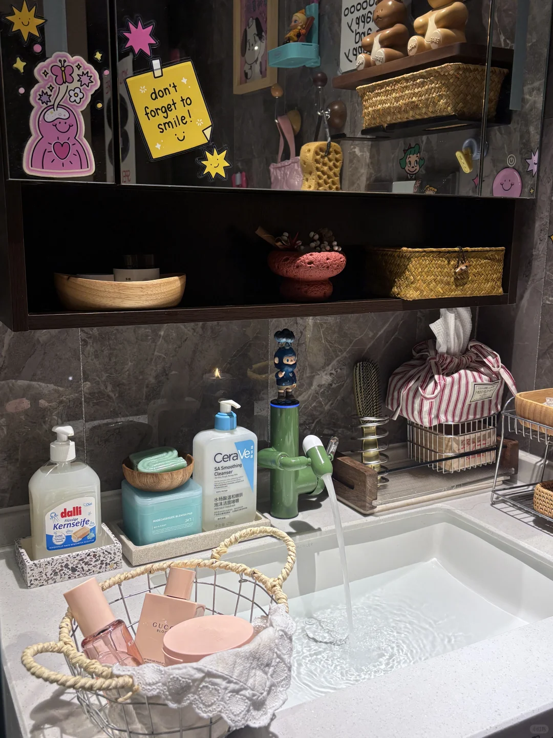 ?:洗漱台收纳好物??我的秋冬护肤角落?