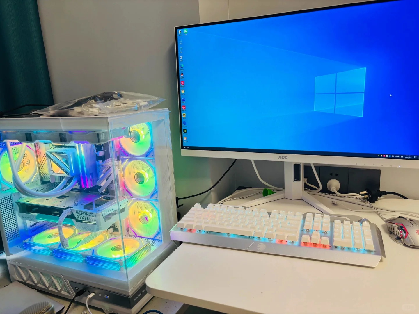 女生个人闲置台式电脑出售！