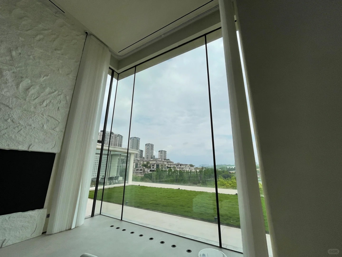 外看云，内看景，一片玻璃两面都是宝