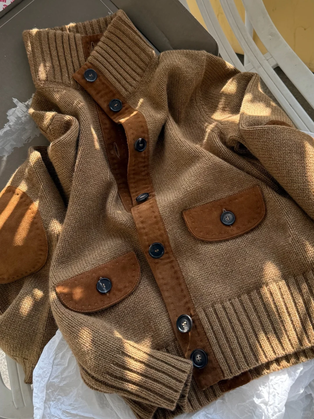 麂皮肘部羊绒外套，出货