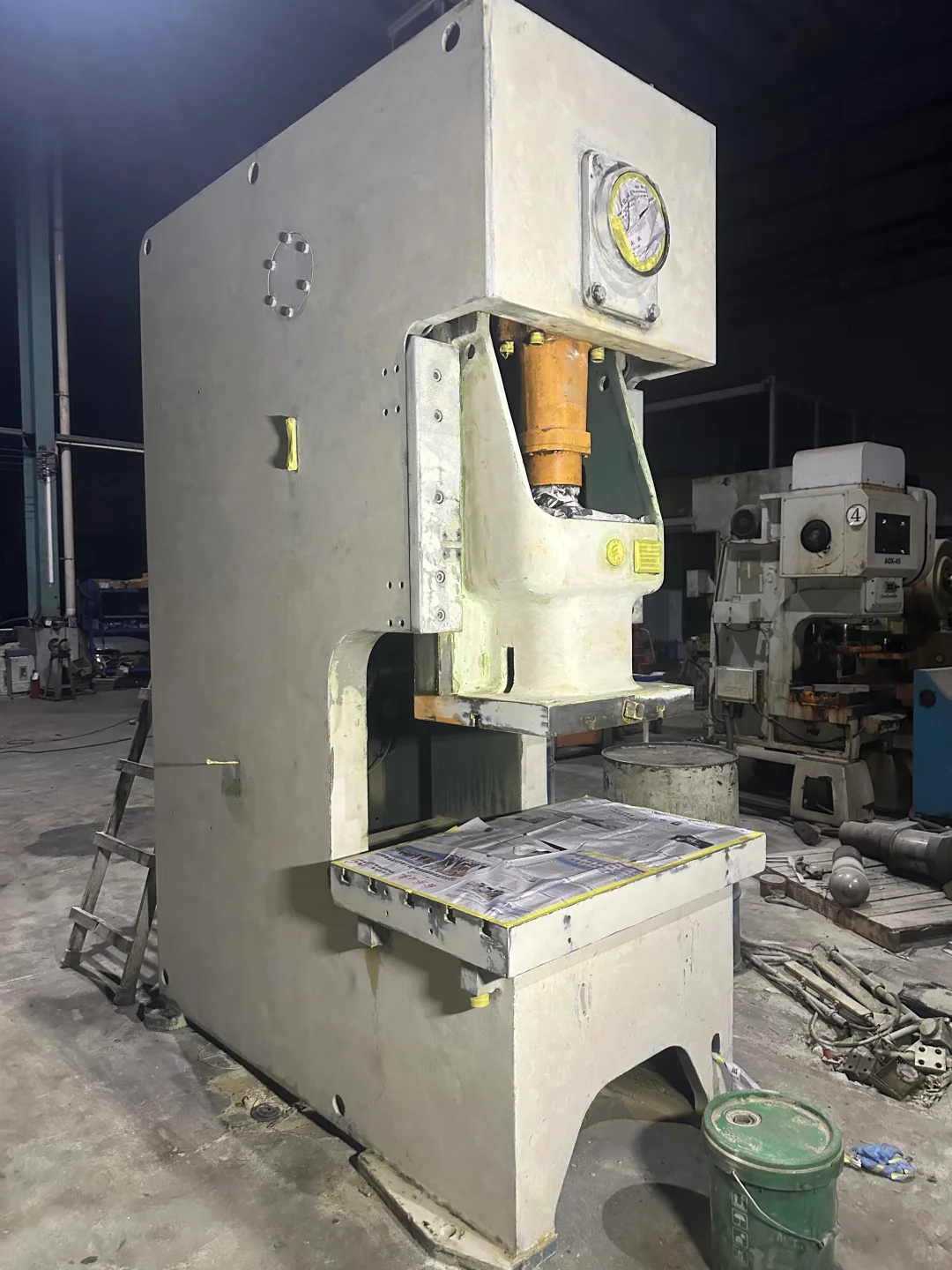 专业机械设备翻新喷漆补漆漆面修复气动冲床