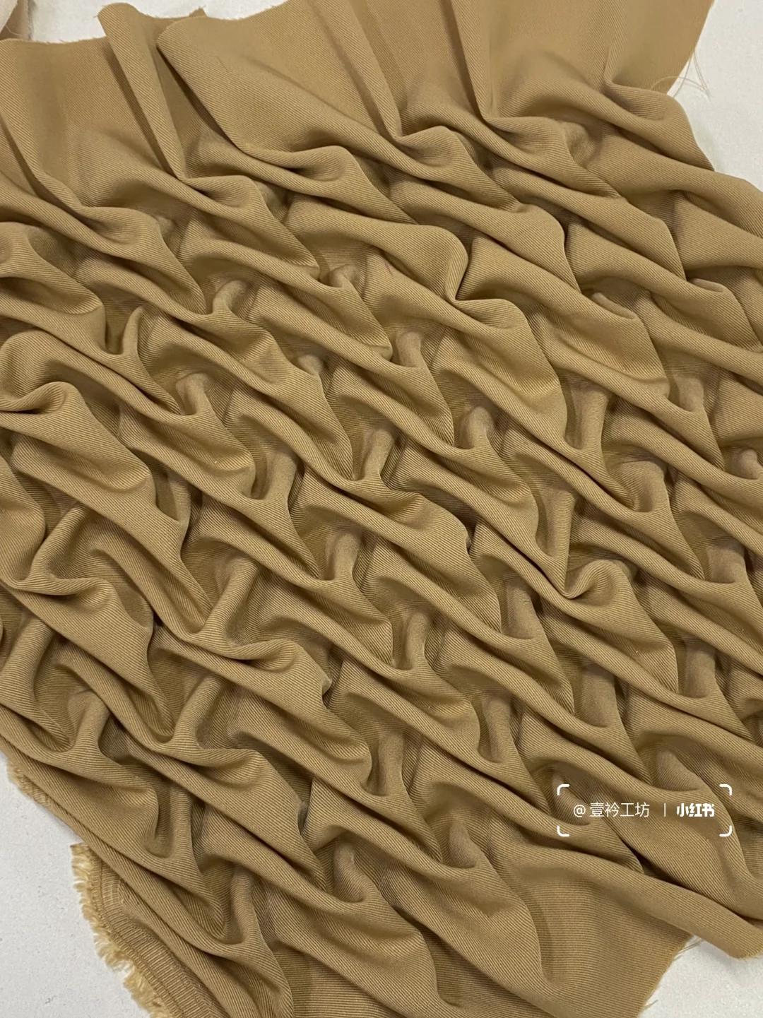 面料改造｜缩褶绣全家福?