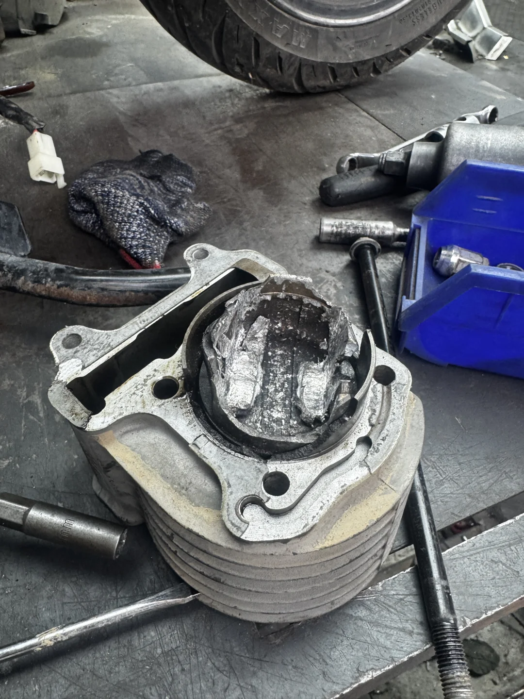 头一次见，发动机这样？！