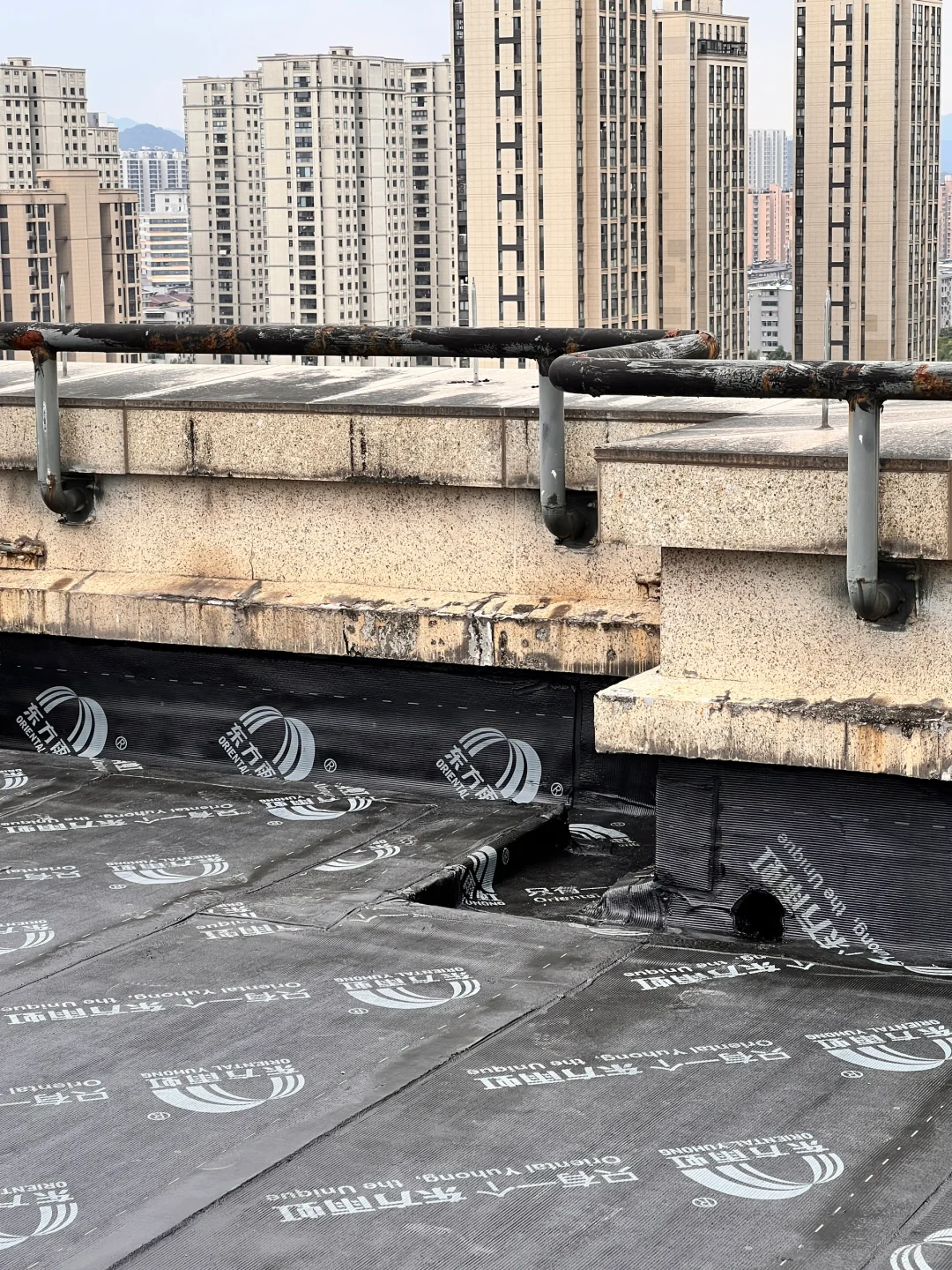 屋顶防水严谨老爹来了之后让我多花了 2w ?