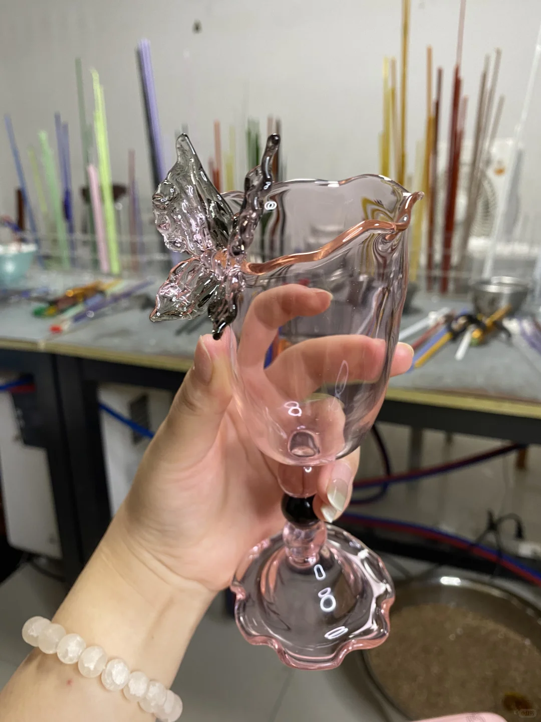 在景德镇，烧玻璃