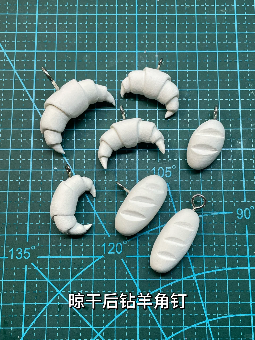 面包-石塑粘土挂件?