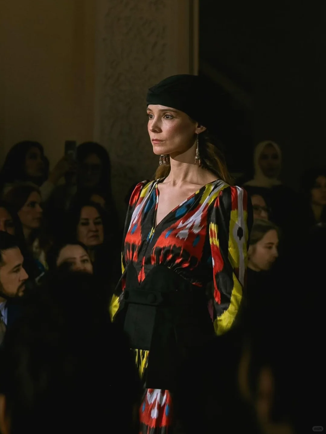 艾德莱斯风尚：传统与潮流的共舞