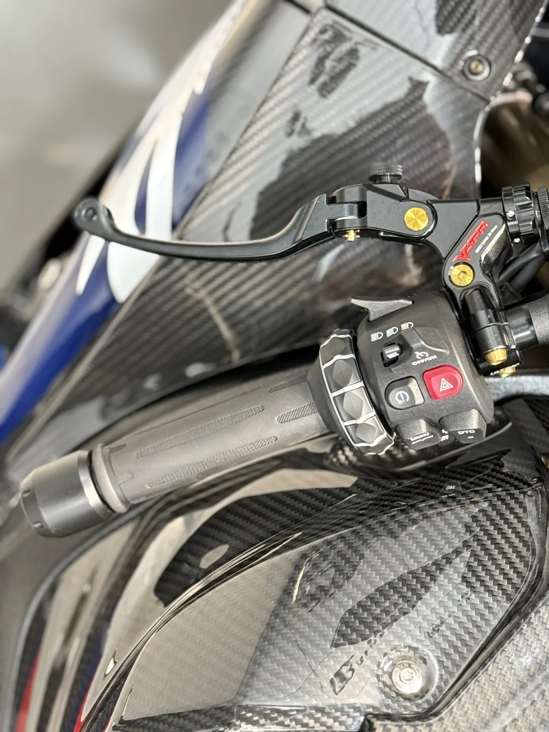 24年一首S1000RR满改雷霆套件 你的白月光?