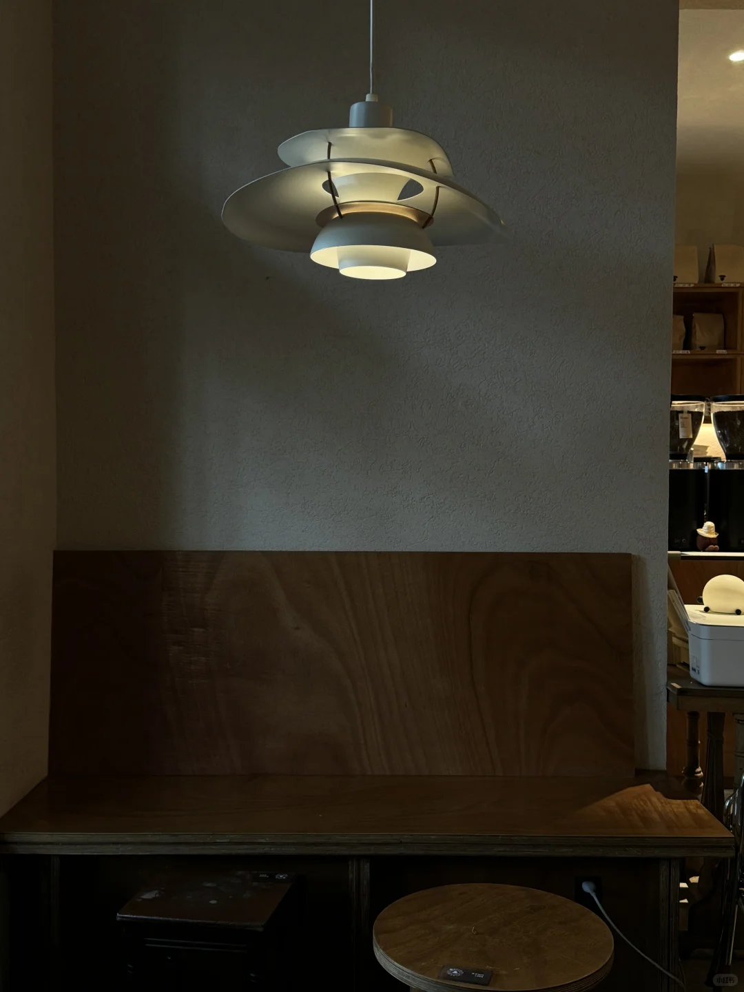 上海｜这家咖啡店的玻璃门太有设计感