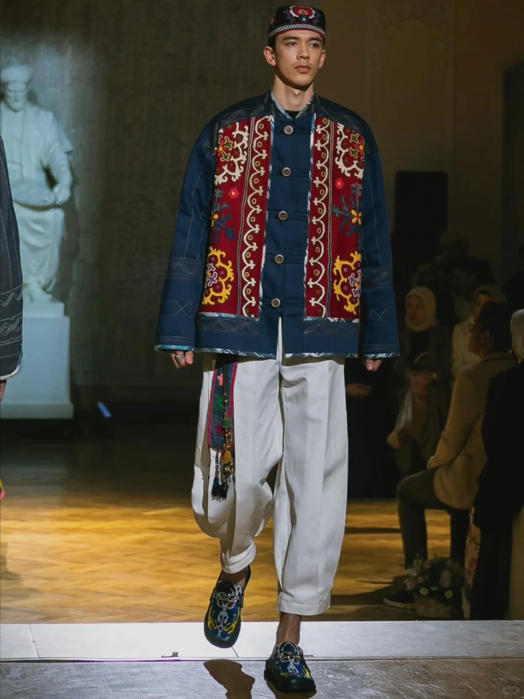 艾德莱斯风尚：传统与潮流的共舞