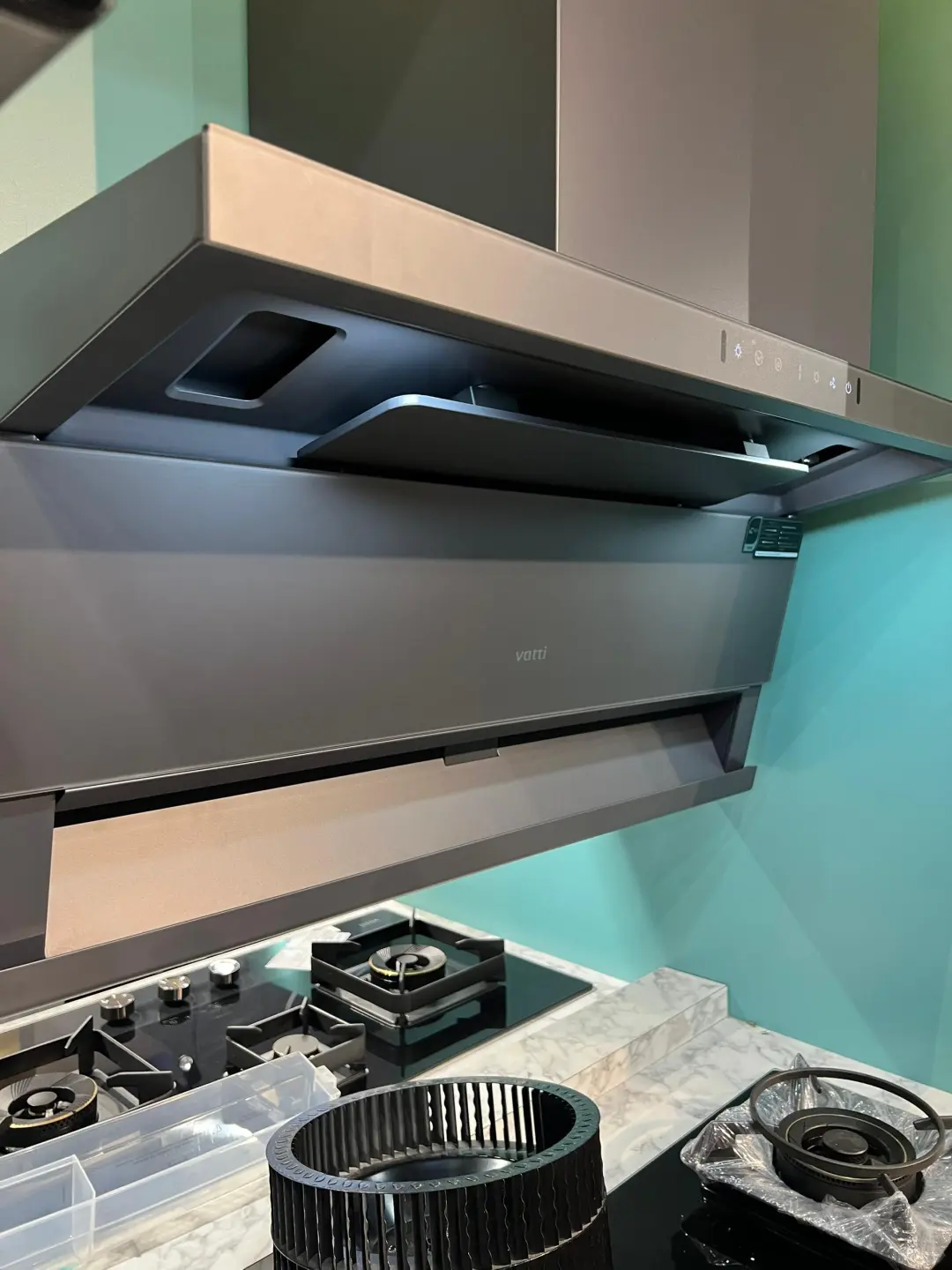 还有黑色或白色，你喜欢什么颜色？