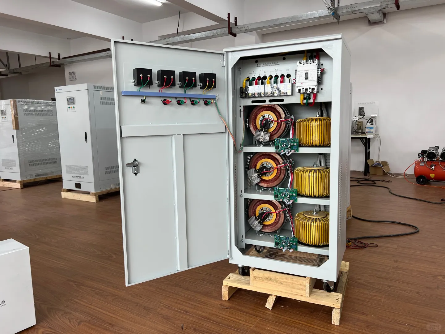 大功率三相稳压器电压多少