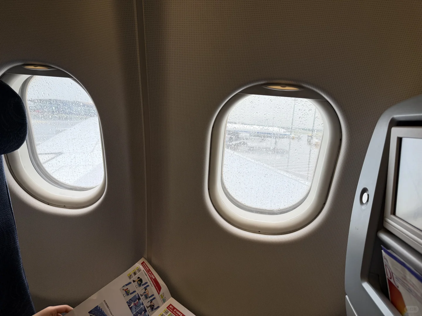 国航国际航空a330 宽体，41 双窗 42 正窗