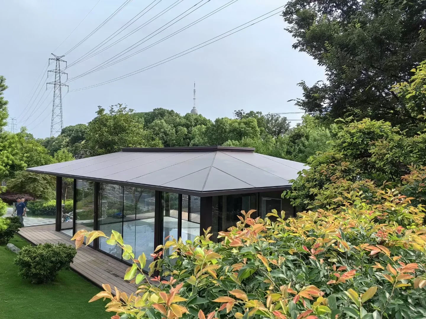 玻璃阳光房 含装修140W贵么？