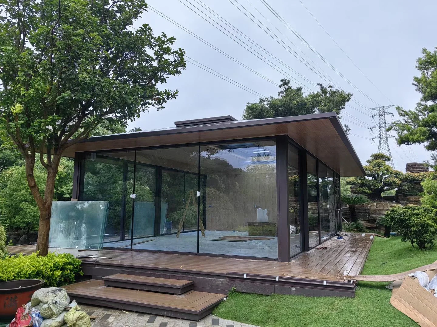 玻璃阳光房 含装修140W贵么？