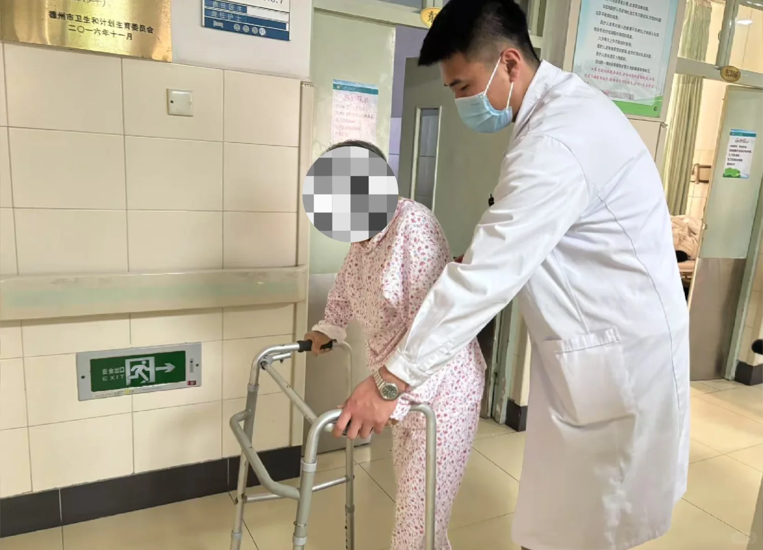 ?髋关节置换后必看选错助行器=白换关节