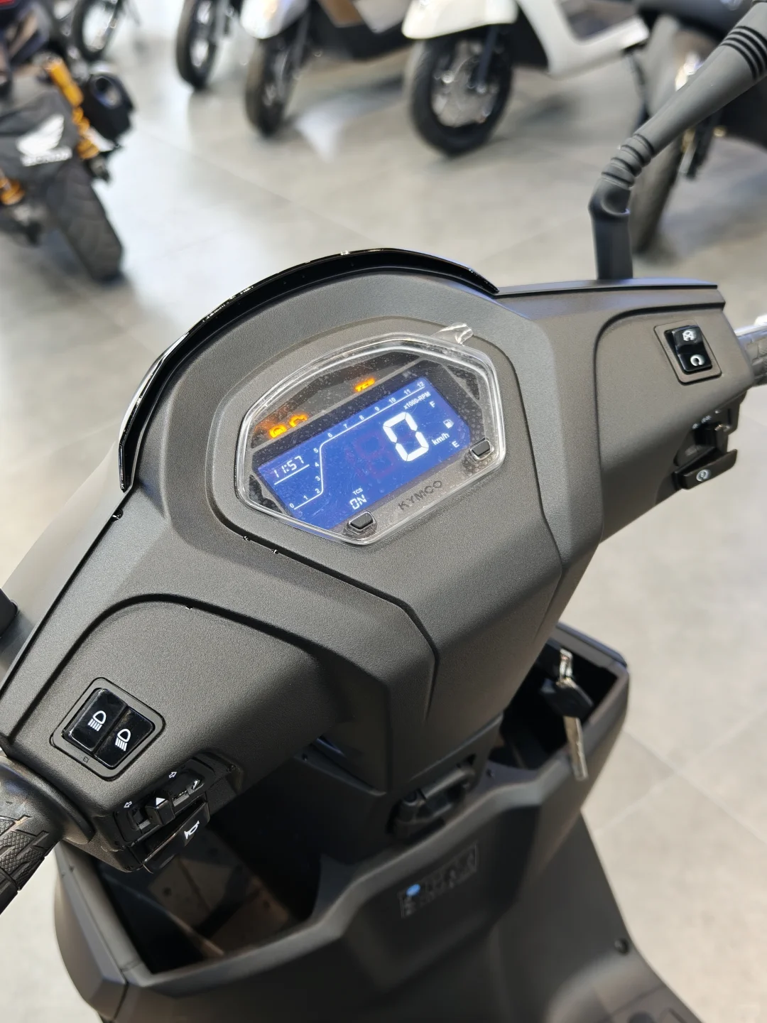 前后碟刹abs+tcs的125属实不多见